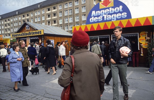 Daily life in East Germany in 1982