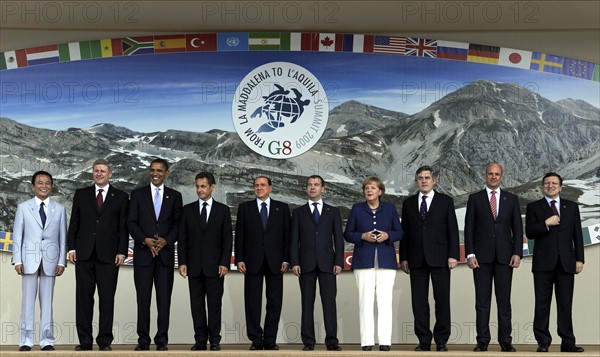 Taro Aso, Stephen Harper, Barack Obama, Nicolas Sarkozy, Silvio Burlesconi, Dimitry Medvedev, Angela Merkel, Gordon Brown, Fredrik Reinfeldt & José Manuel Barroso