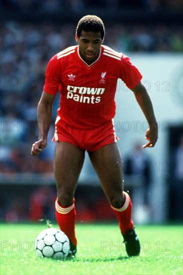 JOHN BARNES
LIVERPOOL & ENGLAND
01/08/1987
A18D4T