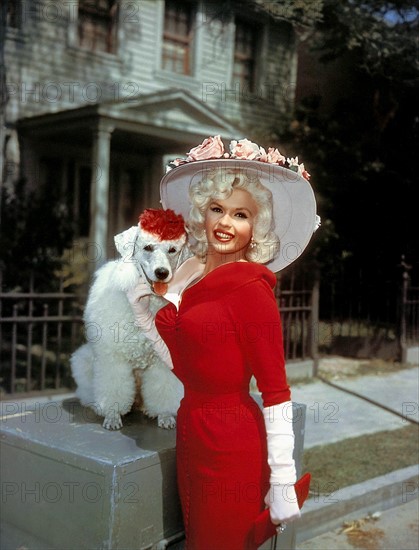 Jayne Mansfield et un caniche poodle