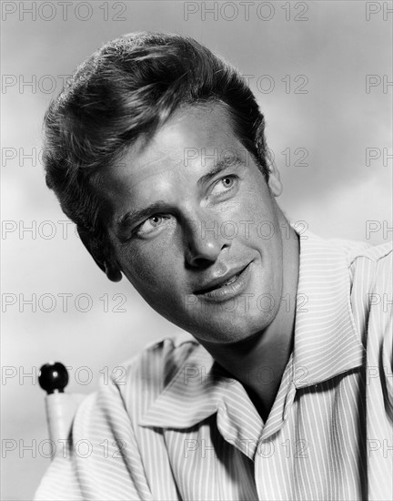 ROGER MOORE