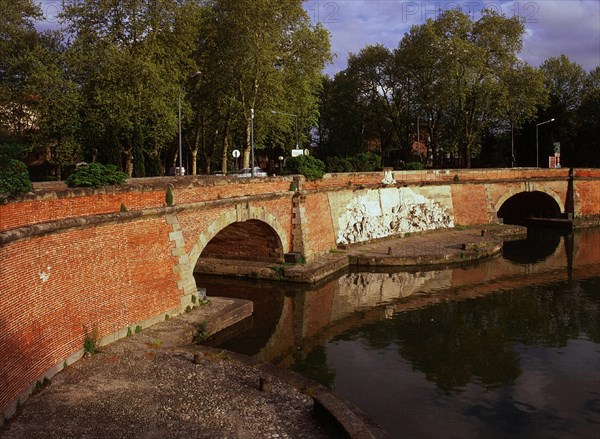 Toulouse, twin bridges