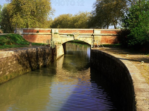 Pont près de l'écluse du Gardouch