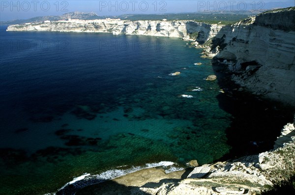 Vue de l'ancienne batterie, côte Accore, vers la côte et Bonifacio