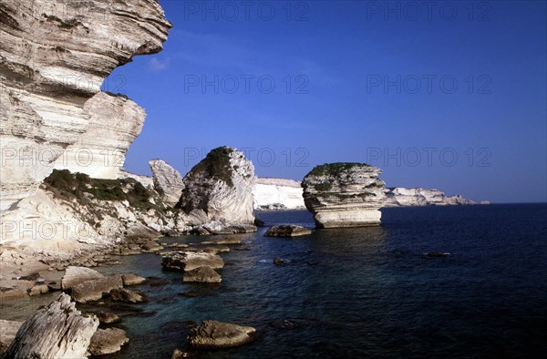 Rocher "Grain de sable", côte Accore et Capo Pertusato, vus du bas de l'escalier du Roi Aragon