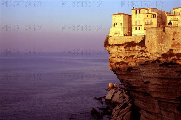 Bonifacio vu du haut de l'escalier du Roi d'Aragon