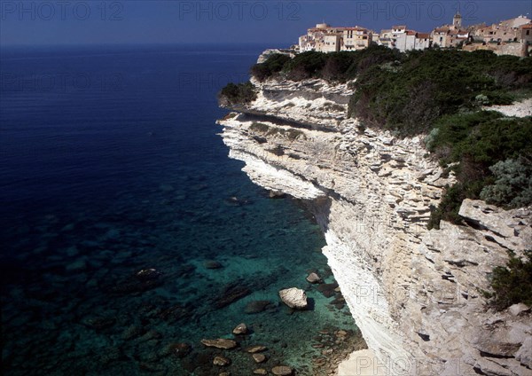 Bonifacio vu en longeant la falaise de la côte Accore