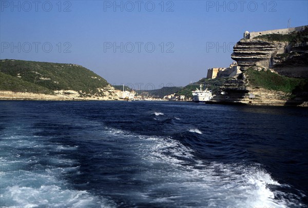 Côte entre le phare de la Madonette et l'île de Fazzio