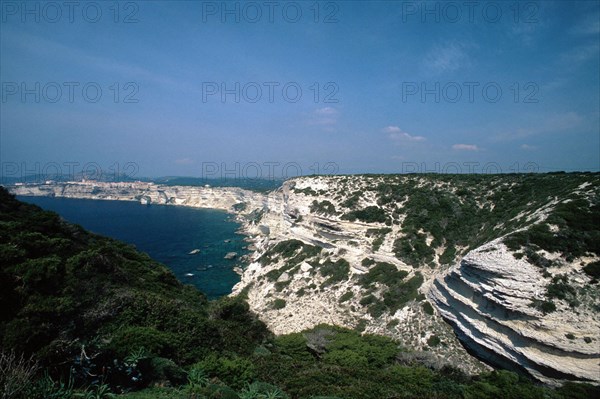 Vue de l'ancienne batterie, côte Accore, sur la côte et Bonifacio