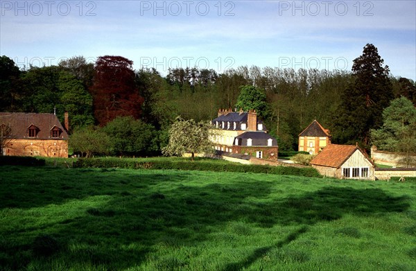 Lamberville, view of the rear of the château