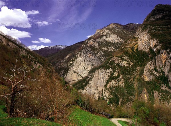 Vue d'ensemble depuis la route du Baralet à Lamazou