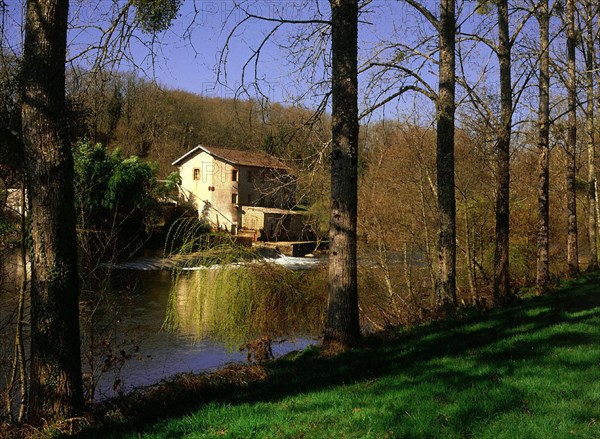 Chez Briez mill and dam, seen from the road