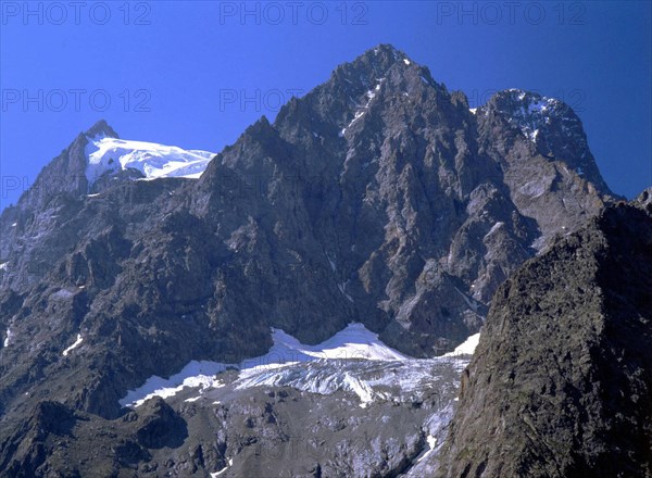 Vue du sentier du glacier blanc en direction du Pelvoux