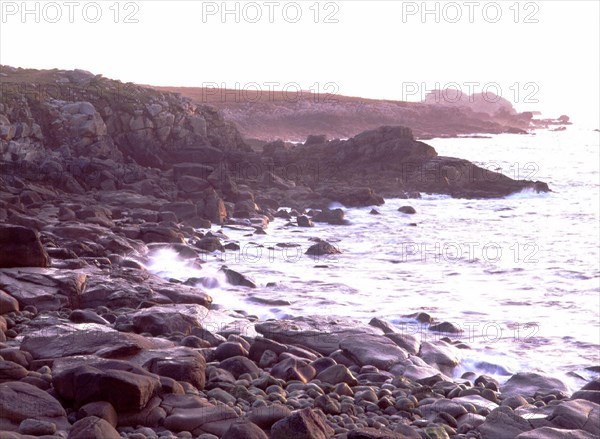 View from the coast between Samson and Trémazan towards the Southwest: Pointe de Landunvez. Low tide.