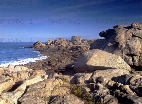 Pointe de Landunvez vue des environs, au sud. Marée descendante