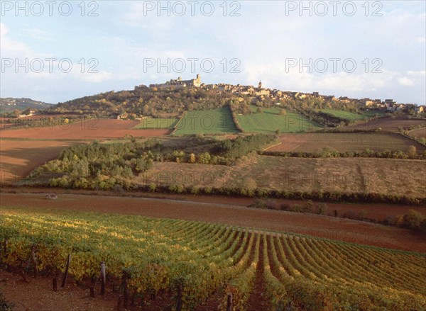 View from the Asquins road at the D36 towards Vézelay