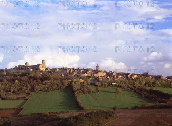 Vue de la route d'Asquins à la D36 en direction de Vézelay