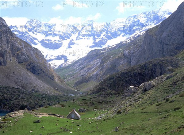 Cirque d'Estaubé vu de l'ouest du lac des Gloriettes