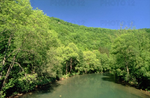 View from the bridge linking routes D492 and D19E, below the crest of the Bois de Babre, towards the Bois de Lavenne