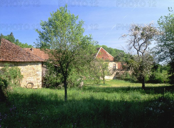 Hameau de Cherlieu, vue prise à proximité des ruines de l'abbaye