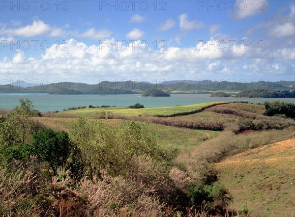 Vue de la D2 en direction de pointe Marcussy et îlot du Galion