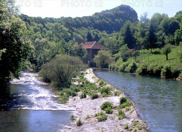 Vue du pont reliant la D492 et la D19E, en contrebas du bois de Babre, en direction de la crête du Bois des Iles