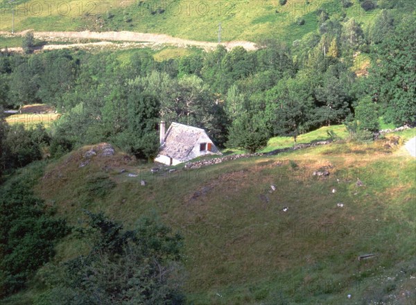 View from the environs of the Pont des Chèvres towards the barn below, to the North