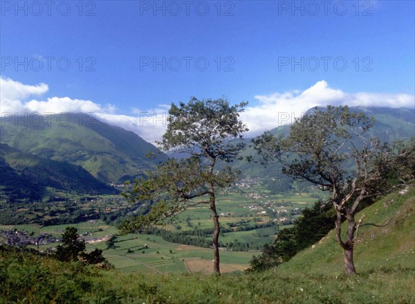 View from the Bedous viewpoint indicator, to the North, towards the defile, the Rocher de la Vierge and Pène d'Esquit