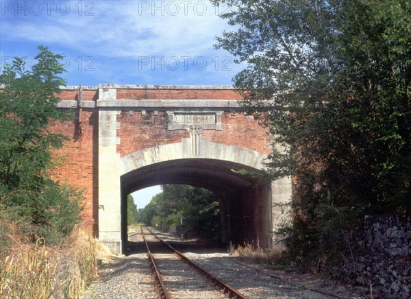 Graissens, aquaduct seen from the railway