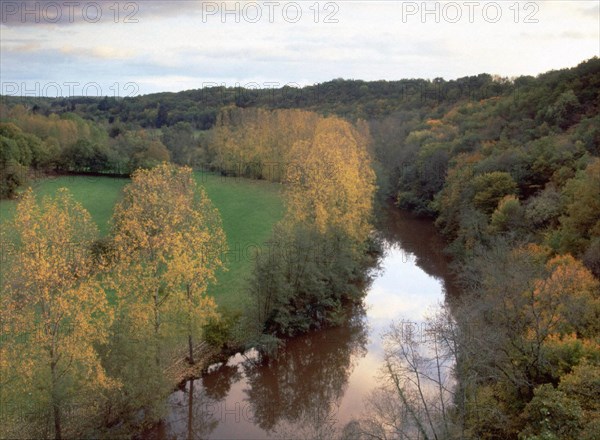 Vue des environs du Roc à Midi en direction de l'amont