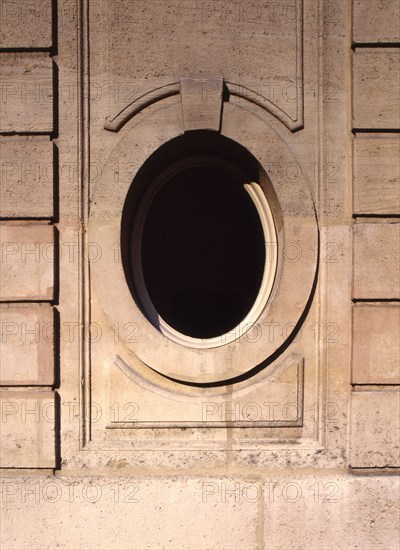 DETAIL D'OEIL-DE-BOEUF, HOTEL PARTICULIER, FAUBOURG-SAINT-HONORE, PARIS