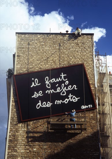 MUR PEINT, OEUVRE DE BEN, PARIS, FRANCE