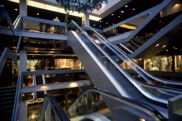 LOUVRE DES ANTIQUAIRES, RUE SAINT-HONORE, PARIS, FRANCE