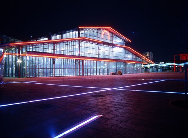 Grande Halle de la Villette de nuit / 75 Paris /  Région Ile-de-France / France