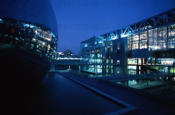 Cioté des Sciences et Géode, Parc de la Villette de nuit / 75 Paris /  Région Ile-de-France / France