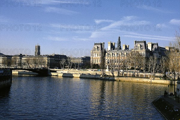 La Seine et l'Hôtel de Ville de Paris, perspective
