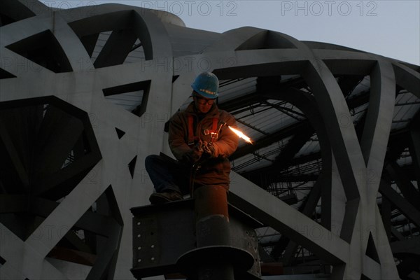 Ouvrier sur le chantier du stade "Nid d'oiseau" à Pékin