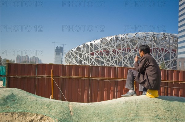 Ouvrier sur le chantier du stade "Nid d'oiseau" à Pékin