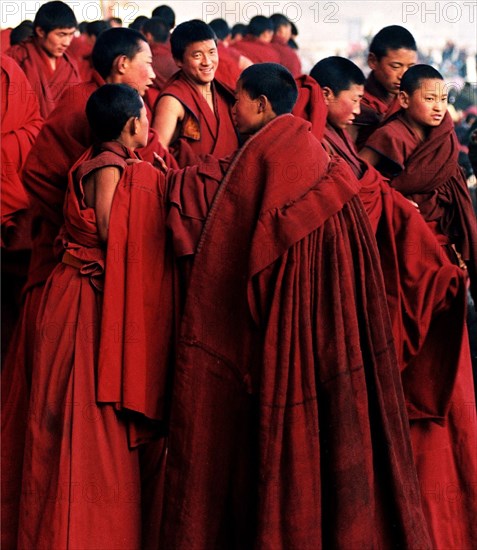 Tibet / China: tibetan buddhist followers in the district of Aba