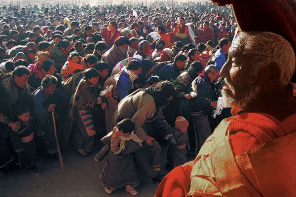 Tibet / Chine: A la lumière du bouddha lamaique tibétain dans le district Aba