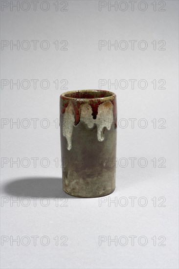 Dammouse, Cylindrical vase