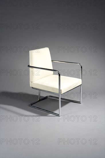 Joubert et Petit, Fauteuil blanc