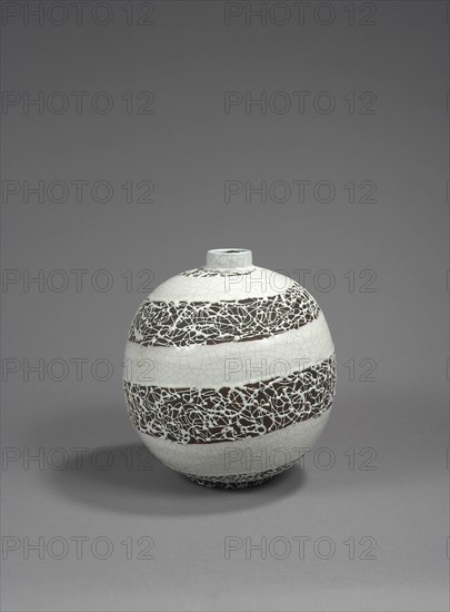 Besnard, Spherical vase