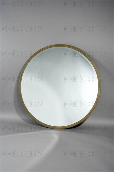 Dominique, Circular miroir