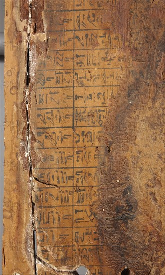 Egyptian sarcophagus panel inscribed with coffin texts (vue arrière)