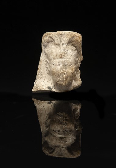 Modèle de sculpteur représentant la tête d'un roi coiffée du némès