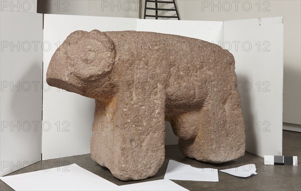Statue monolithique représentant un bélier