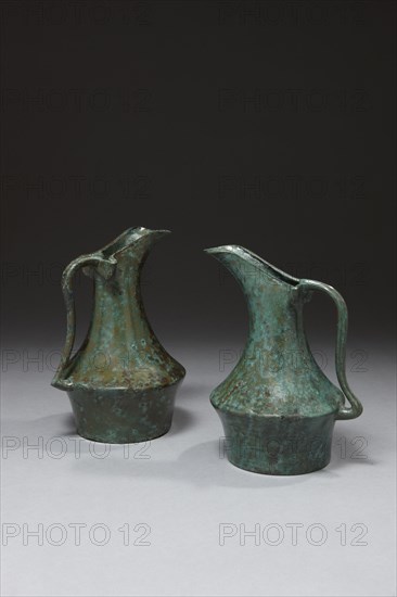 Pair of etruscan oenochoe