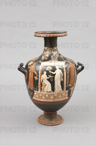 Apulian red figure hydria attributed to the Baltimore Painter