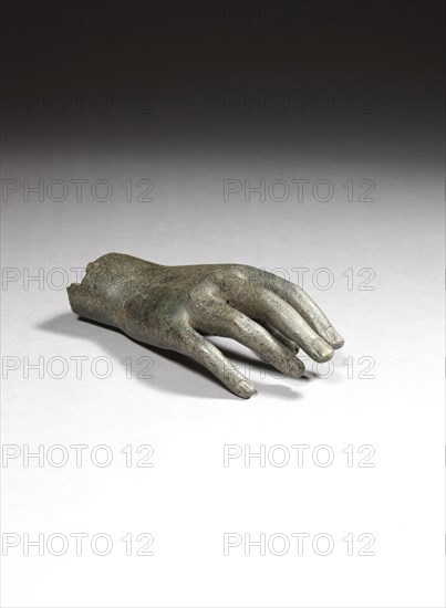 Main droite de statue